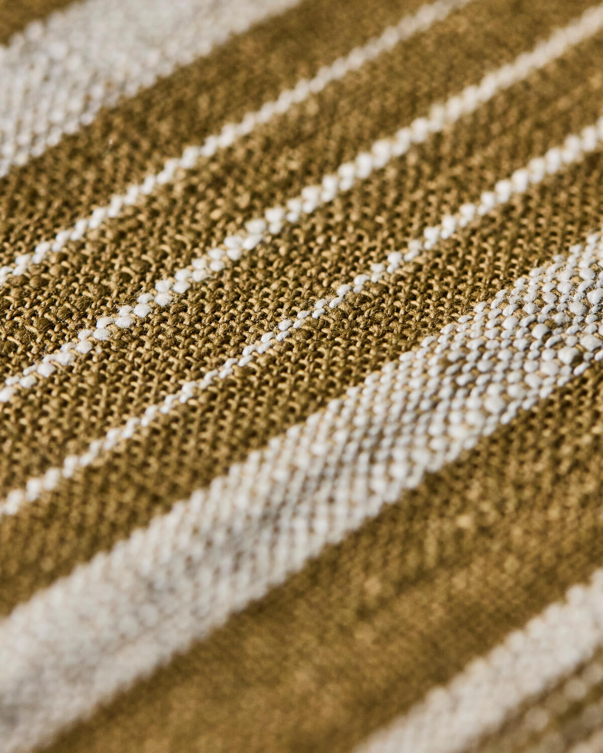 Makeuppung - Dark Olive